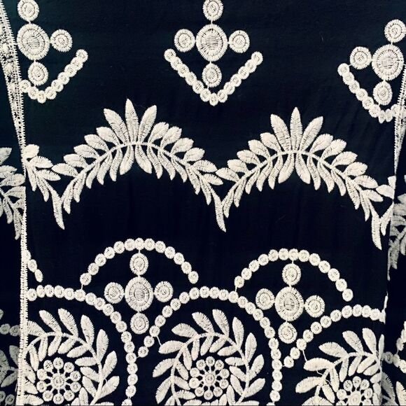 LAPIS Black & Cream Floral Lace Crochet Boho Blouse Size Small - Picture 9 of 14